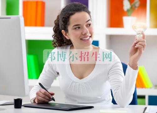 女生學計算機網(wǎng)絡技術(shù)