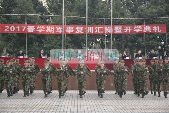 西翔航空學(xué)院九江校區(qū)舉行軍訓(xùn)匯演暨開學(xué)典禮