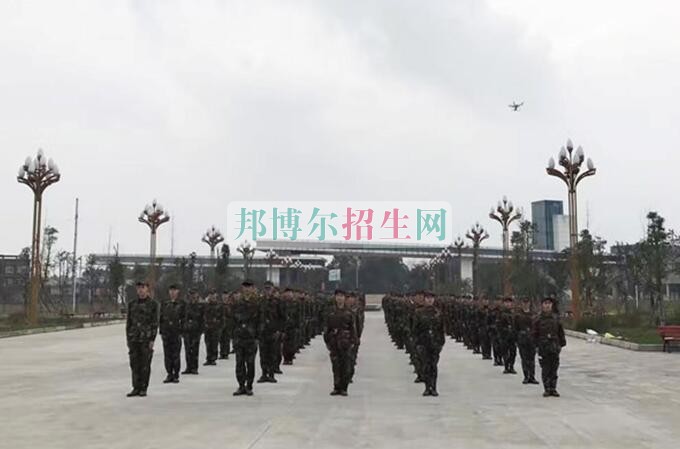 西翔航空學(xué)院青神校區(qū)首批新生軍訓(xùn)火熱進行