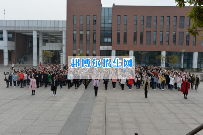 川南幼兒師范高等?？茖W校開展“感恩”主題教育活動培養(yǎng)學生良好道德品質