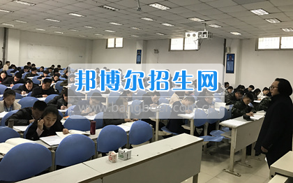 四川省弘博中等專業(yè)學校2017年教職工業(yè)務培訓結(jié)業(yè)考試順利舉行