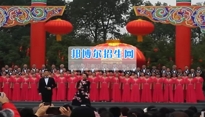 資陽師范學(xué)校200余名師生走進(jìn)資陽春節(jié)特別節(jié)目演出