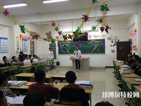 眉山市技工學(xué)校2020年報名條件、招生要求、招生對象