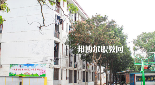 福建新華技術(shù)學(xué)校2023年招生辦聯(lián)系電話(huà)